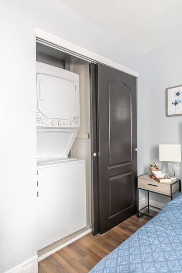 オタワNewly Renovated - Modern 1Br With Rooftop Terrace!アパートメント エクステリア 写真